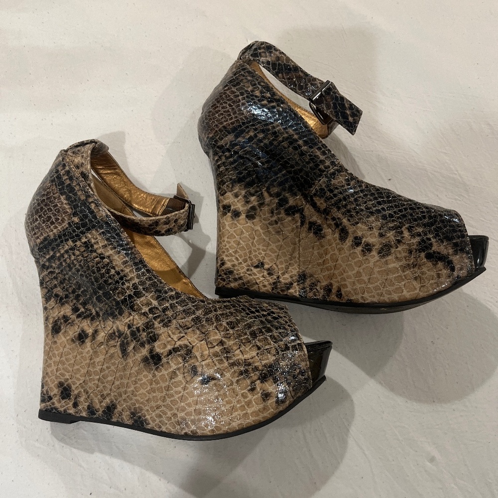 🖤🤎Snake print platform wedge heels